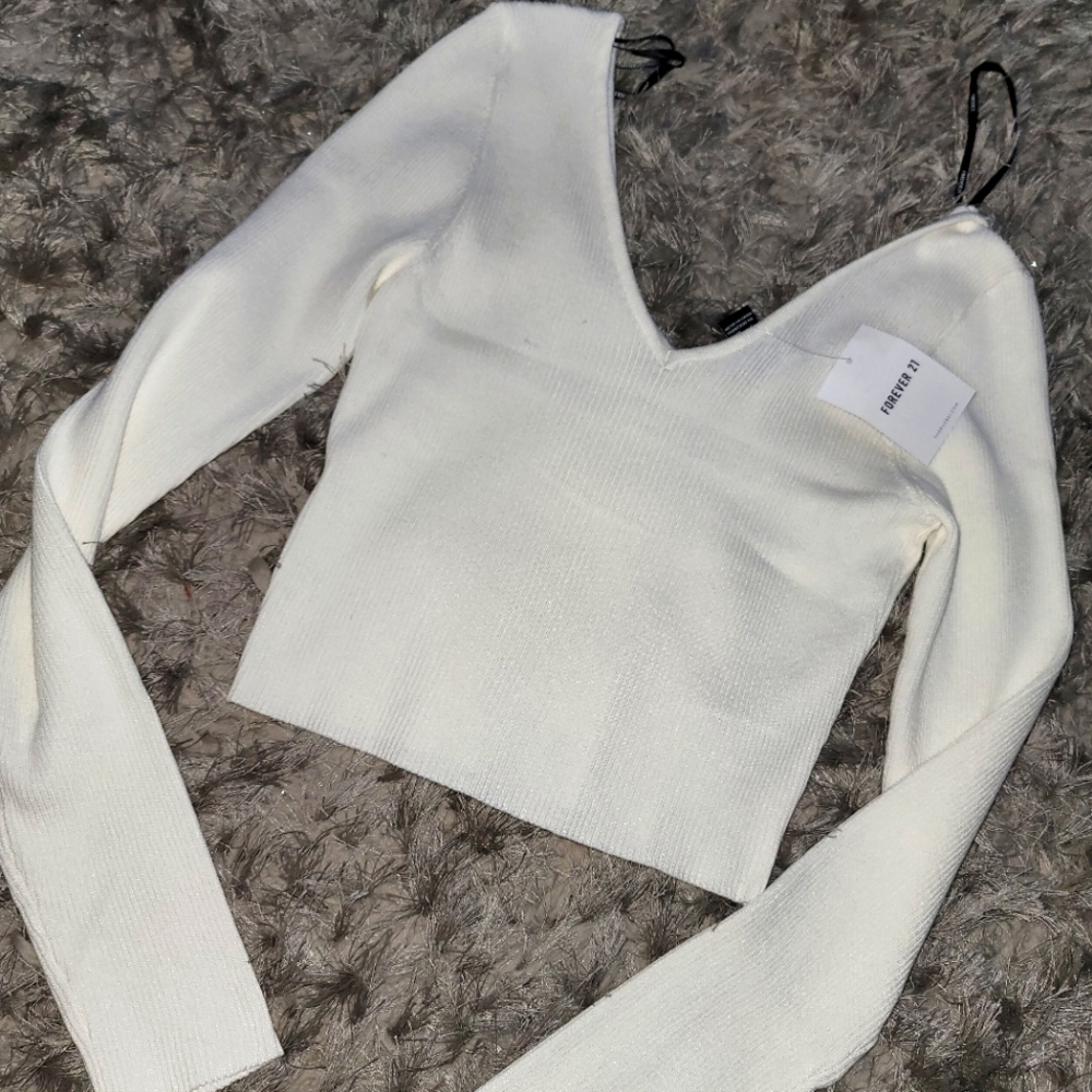 White long sleeve crop top
